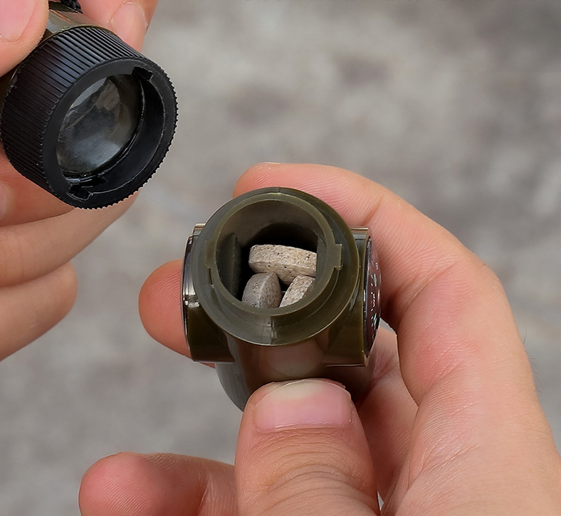 Camping and Survival/ Outdoor Professional Seven-in-one Multifunctional Survival Whistle